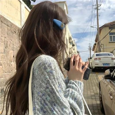 9顶假发的女孩